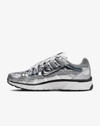 NIKE P-6000 Metallic (W)