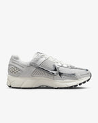 Nike Zoom Vomero 5 Plata