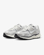 Nike Zoom Vomero 5 Plata