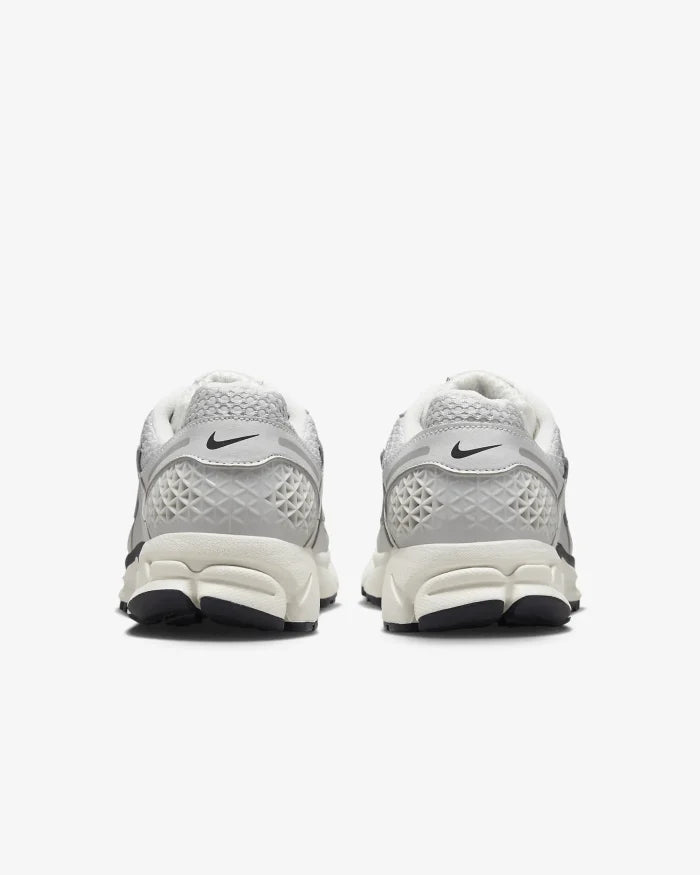 Nike Zoom Vomero 5 Plata (W)