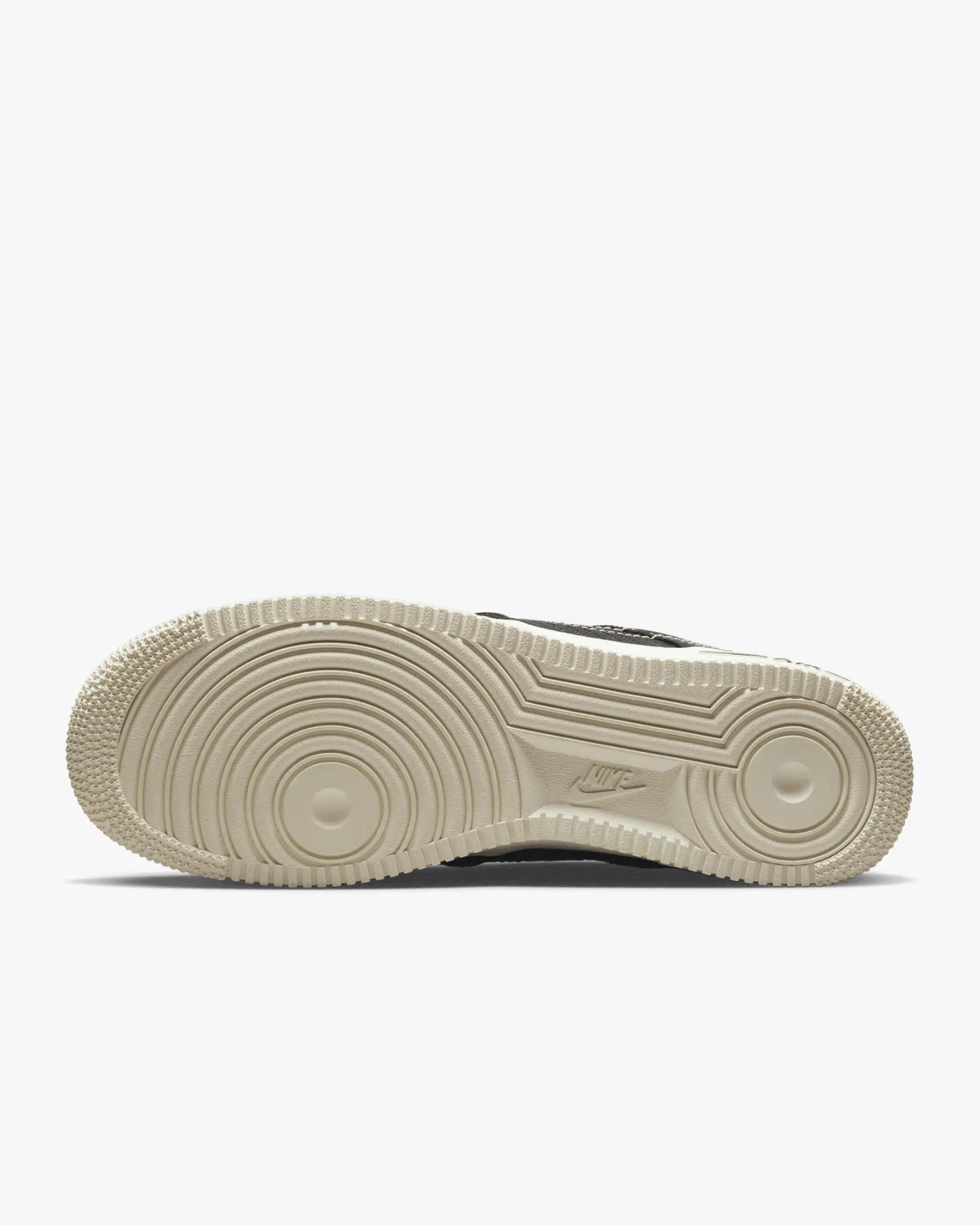 Nike Air Force 1 07 LV8